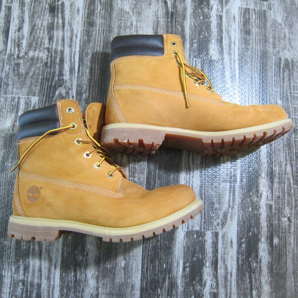 LIKE NEW Timberland Women's Classic Boots